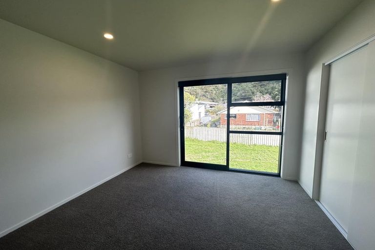 Photo of property in 8/7 Wainuiomata Road, Wainuiomata, Lower Hutt, 5014