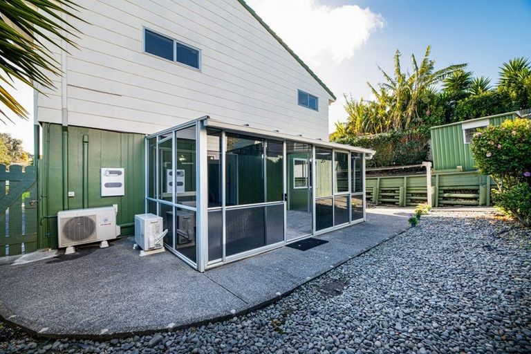 Photo of property in 41 Kohekohe Street, New Lynn, Auckland, 0600