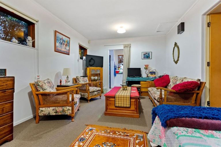 Photo of property in 1109 Scenic Drive North, Swanson, Auckland, 0816