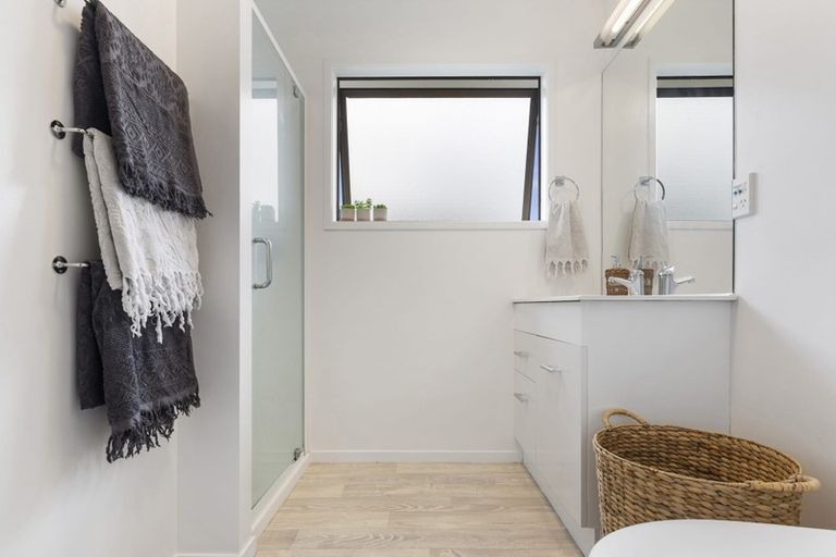 Photo of property in 8 Taurus Place, Kawaha Point, Rotorua, 3010