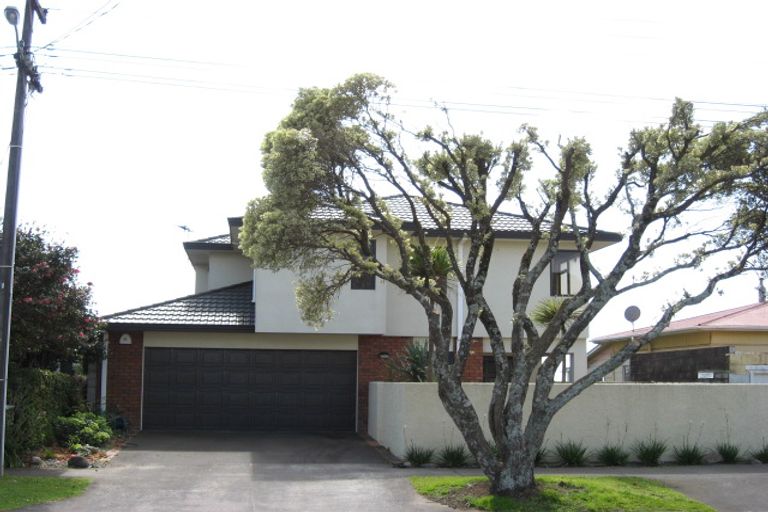 Photo of property in 11 Mclean Street, Strandon, New Plymouth, 4312