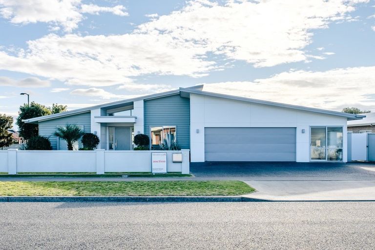 Photo of property in 2 Fisher Place, Lytton West, Gisborne, 4010