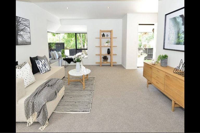 Photo of property in 2/26 Sandown Road, Rothesay Bay, Auckland, 0630