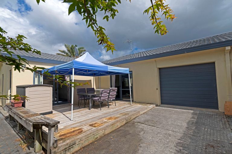 Photo of property in 13 Neta Grove, Henderson, Auckland, 0612