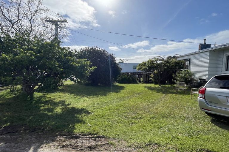 Photo of property in 11 Heath Avenue, Northcote, Auckland, 0627