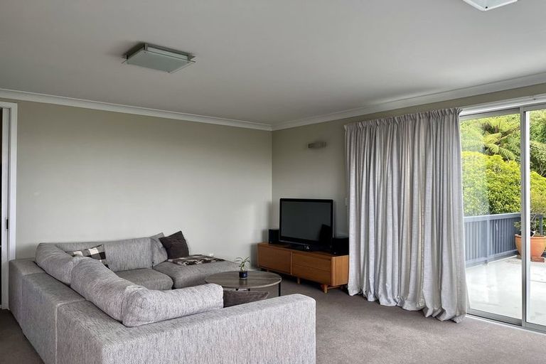 Photo of property in 32 Hollies Crescent, Johnsonville, Wellington, 6037