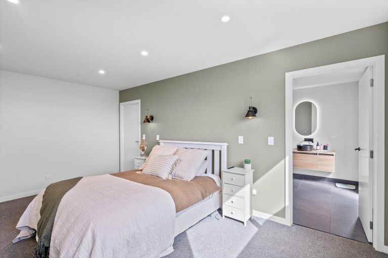 Photo of property in 16 Chatham Rise, Seaward Bush, Invercargill, 9812