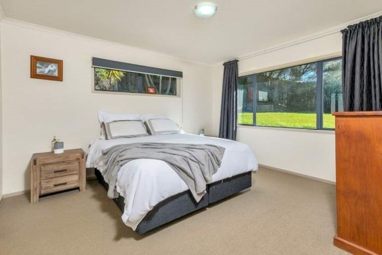 Photo of property in 20 Fairford Avenue, Henderson, Auckland, 0612