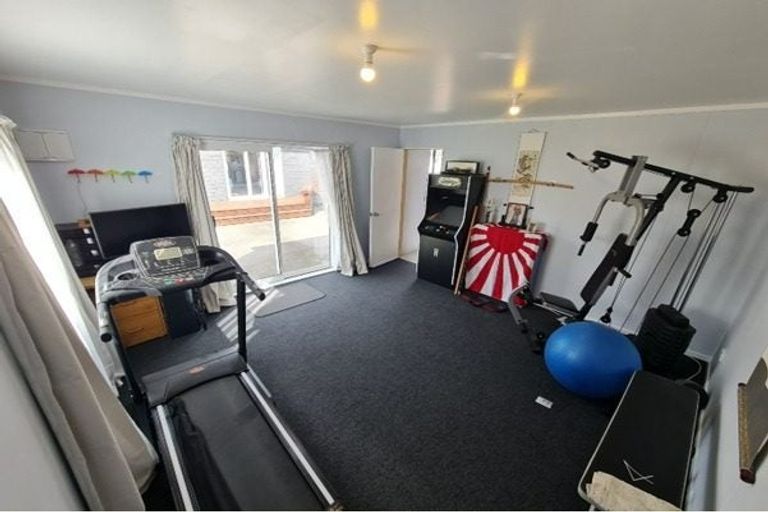 Photo of property in 21 Foster Street, Taita, Lower Hutt, 5011