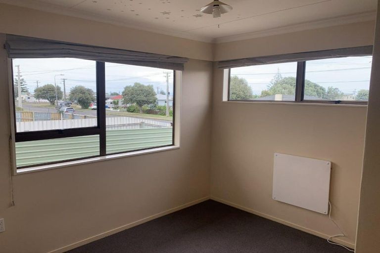 Photo of property in 34a Hood Street, Castlecliff, Whanganui, 4501