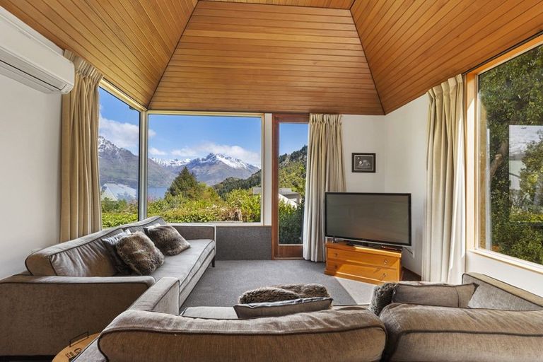 Photo of property in 18 Williams Street, Sunshine Bay, Queenstown, 9300