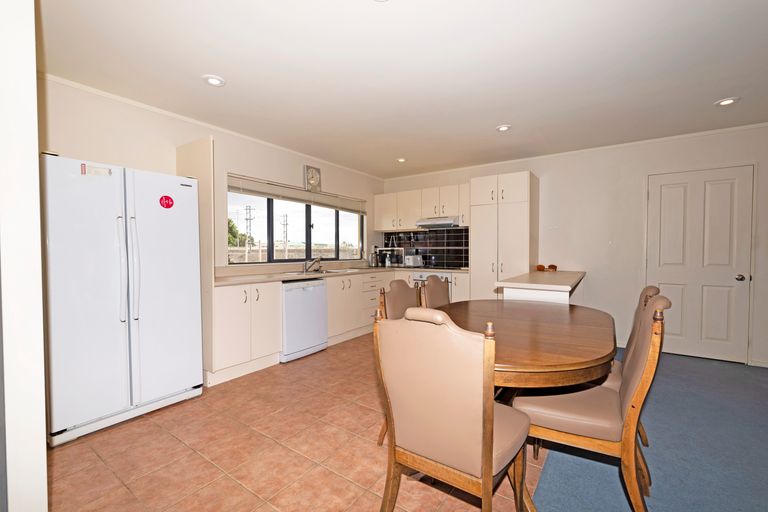 Photo of property in 13 Neta Grove, Henderson, Auckland, 0612