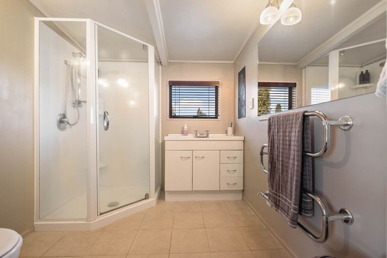 Photo of property in 10 Urquhart Place, Fairy Springs, Rotorua, 3015