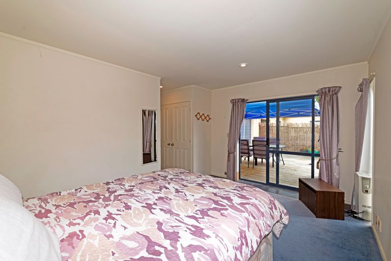 Photo of property in 13 Neta Grove, Henderson, Auckland, 0612