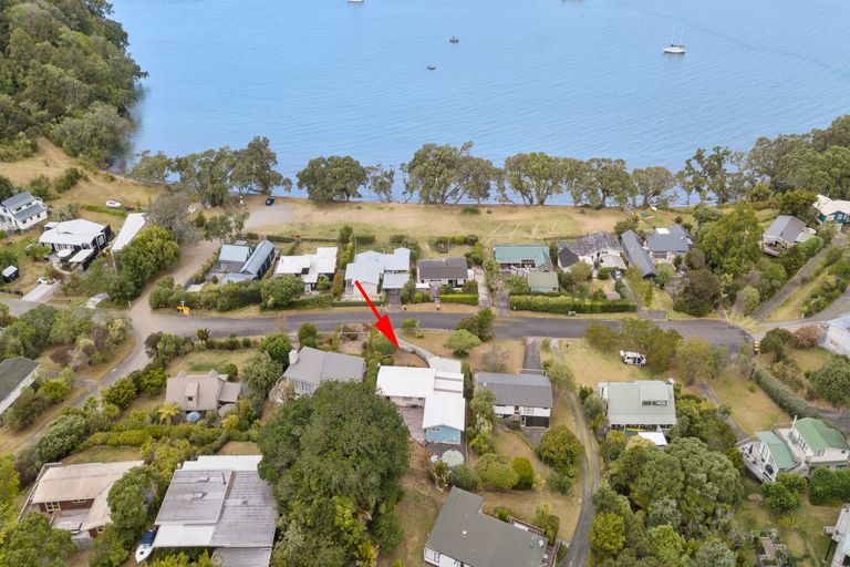 Photo of property in 6 Buckleton Road, Tawharanui Peninsula, Matakana, 0986