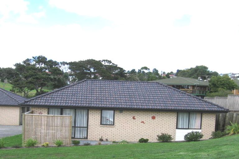 Photo of property in 40 Regents Park Place, Westgate, Auckland, 0614