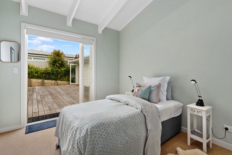 Photo of property in 6 Buckleton Road, Tawharanui Peninsula, Matakana, 0986