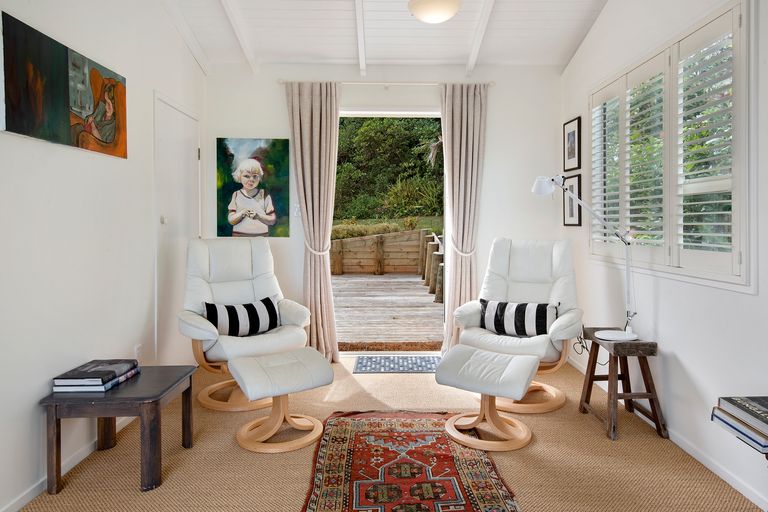 Photo of property in 6 Buckleton Road, Tawharanui Peninsula, Matakana, 0986