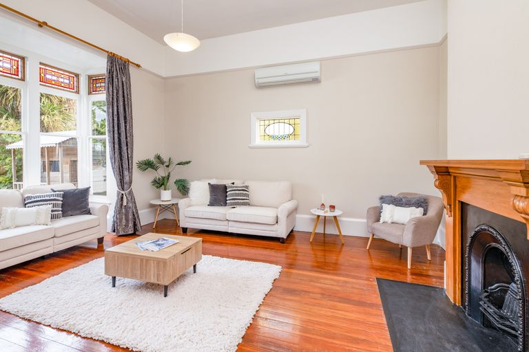 Photo of property in 2/96 Kerrs Road, Avonside, Christchurch, 8061