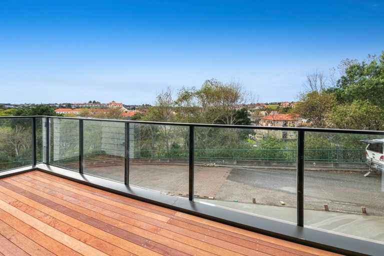 Photo of property in 12 Pleasant Way, Matakatia, Whangaparaoa, 0930