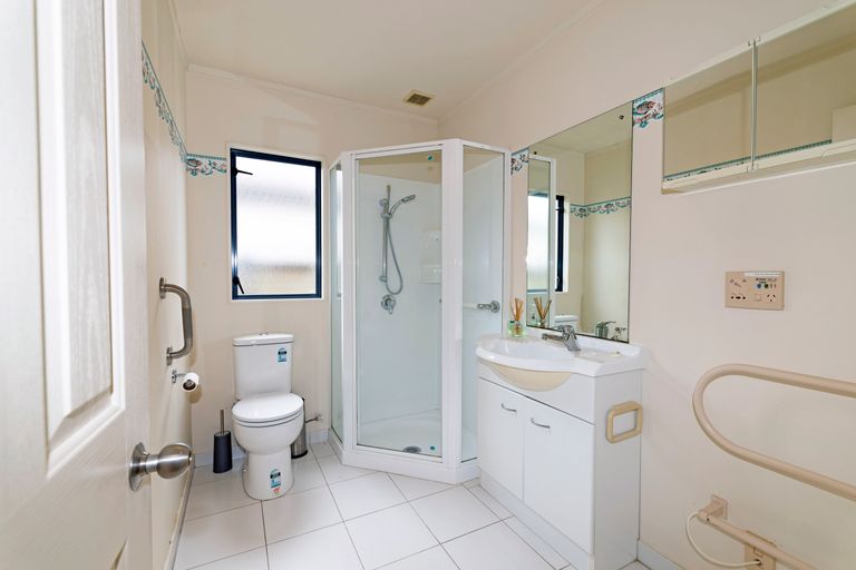 Photo of property in 13 Neta Grove, Henderson, Auckland, 0612