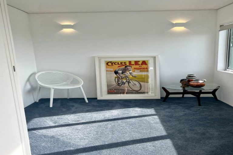 Photo of property in 15 Piha Road, Piha, New Lynn, 0772