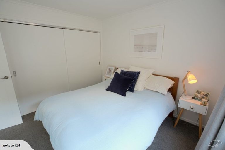 Photo of property in 26 Rarangi Way, Owhiro Bay, Wellington, 6023