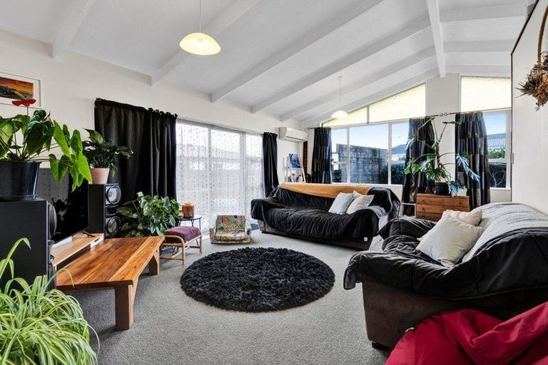 Photo of property in 16 Villa Place, Bell Block, New Plymouth, 4312