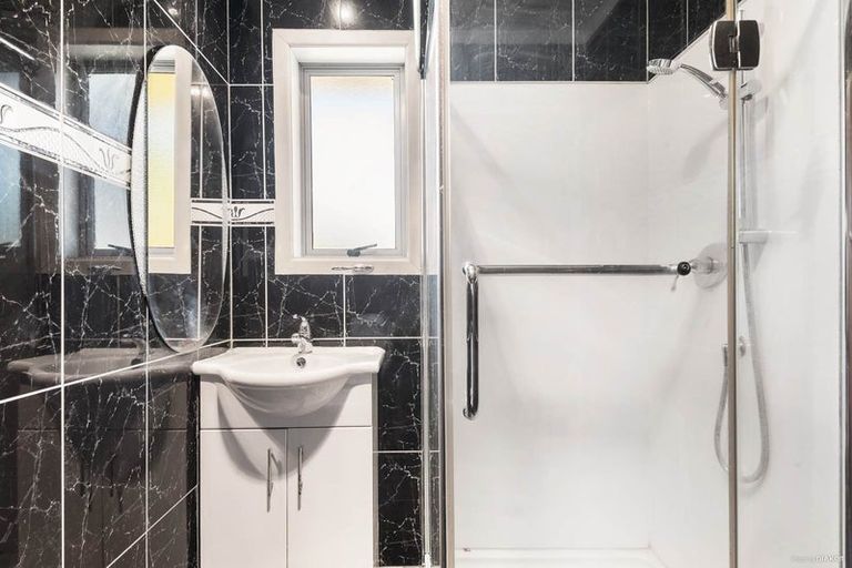 Photo of property in 2/17a Rose Road, Papatoetoe, Auckland, 2025