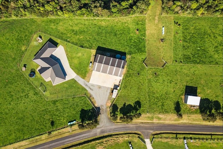 Photo of property in 115 Holmes Road, Waiuku, 2682