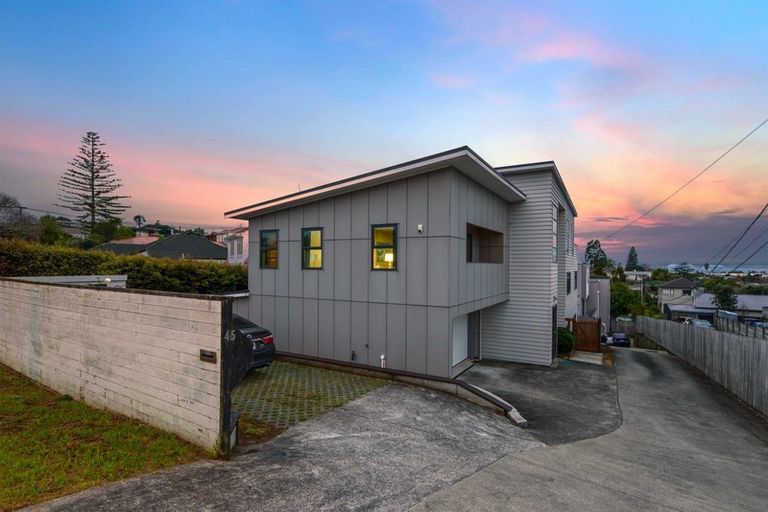 Photo of property in 45 Forrest Hill Road, Milford, Auckland, 0620