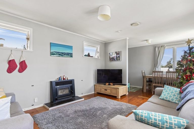 Photo of property in 6 Maybelle Place, Kelston, Auckland, 0602