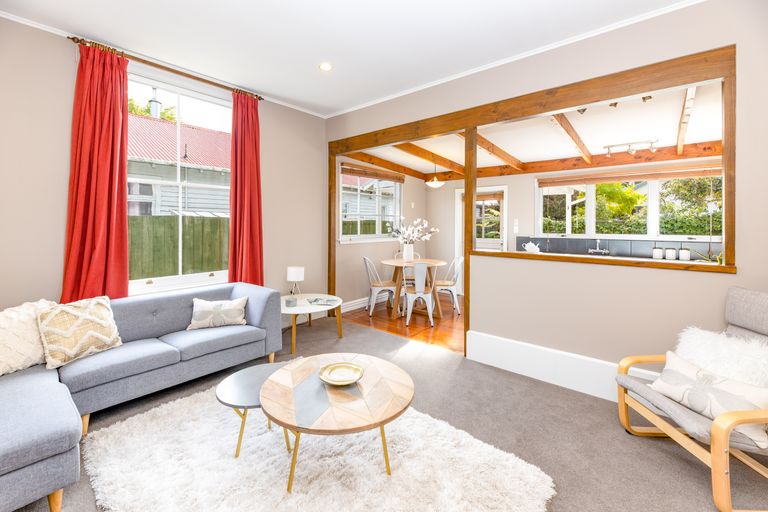 Photo of property in 2/96 Kerrs Road, Avonside, Christchurch, 8061