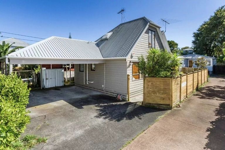 Photo of property in 1/164 Nile Road, Milford, Auckland, 0620
