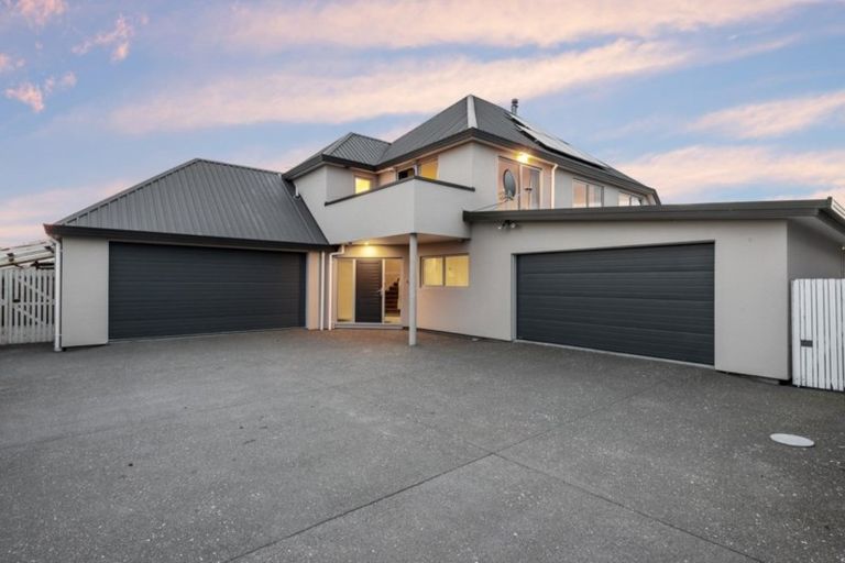 Photo of property in 7 Goodall Place, Redwood, Christchurch, 8051