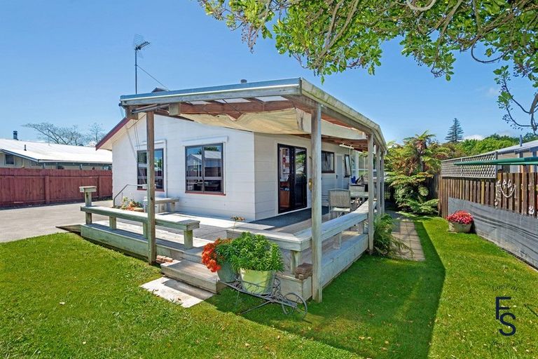 Photo of property in 13 Loisel Street, Riverdale, Gisborne, 4010