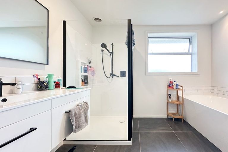 Photo of property in 68 Daniels Road, Redwood, Christchurch, 8051