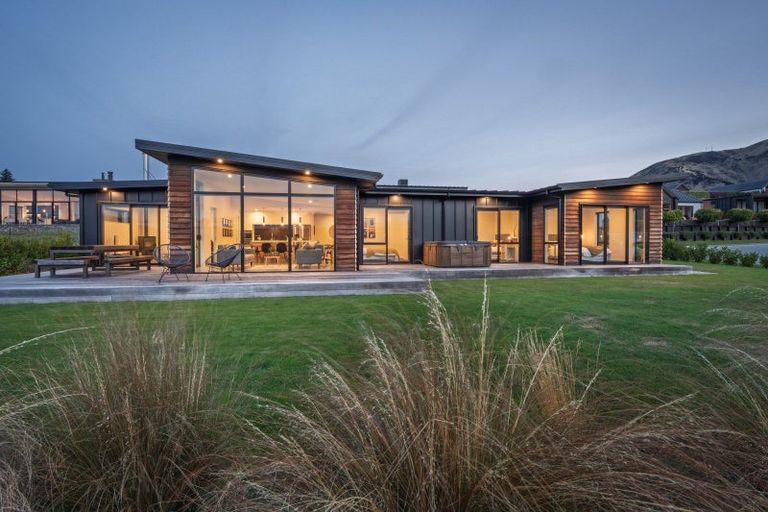 Photo of property in 7 Little Alpha Loop, Wanaka, 9305