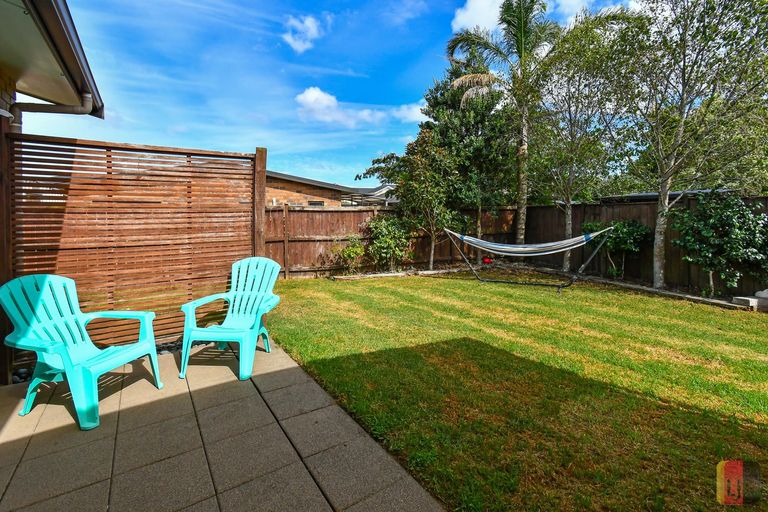 Photo of property in 13 Girvan Terrace, Wattle Downs, Auckland, 2103