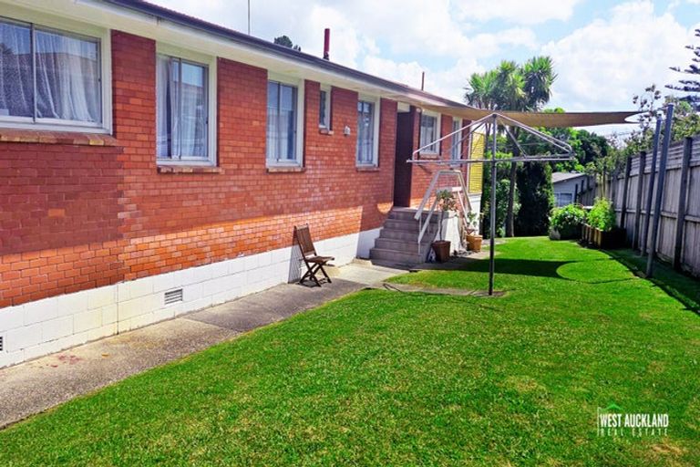 Photo of property in 24 Sherwood Avenue, Te Atatu South, Auckland, 0610