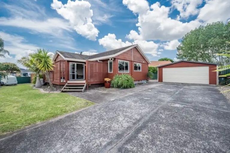 Photo of property in 7 Kenwick Place, Burswood, Auckland, 2013