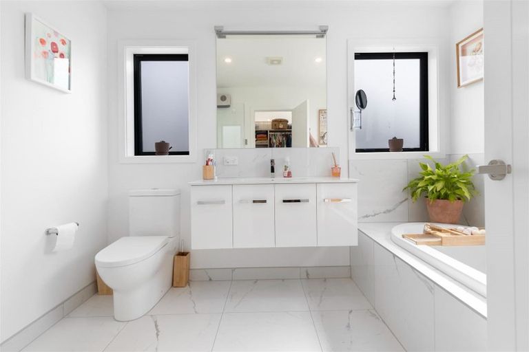 Photo of property in 7 Moraine Place, Lake Hawea, Wanaka, 9382