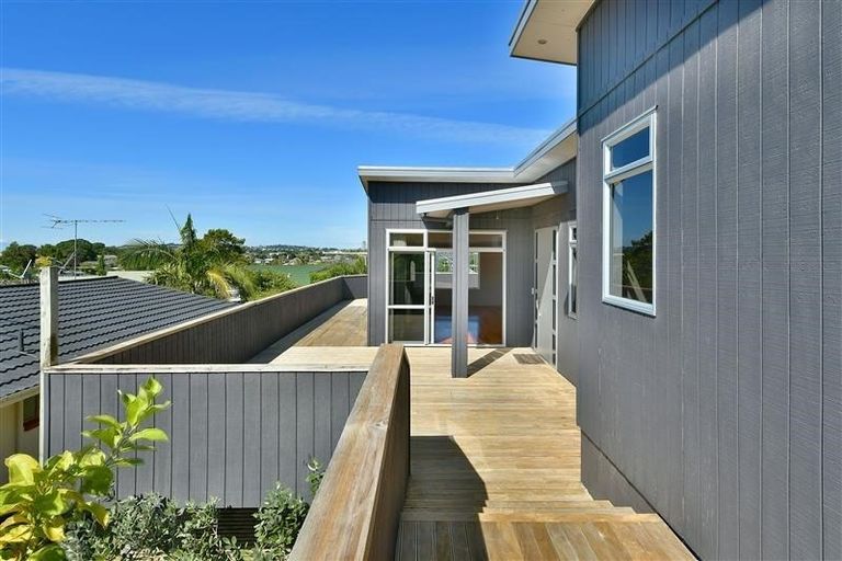 Photo of property in 37 Gledstane Road, Stanmore Bay, Whangaparaoa, 0932