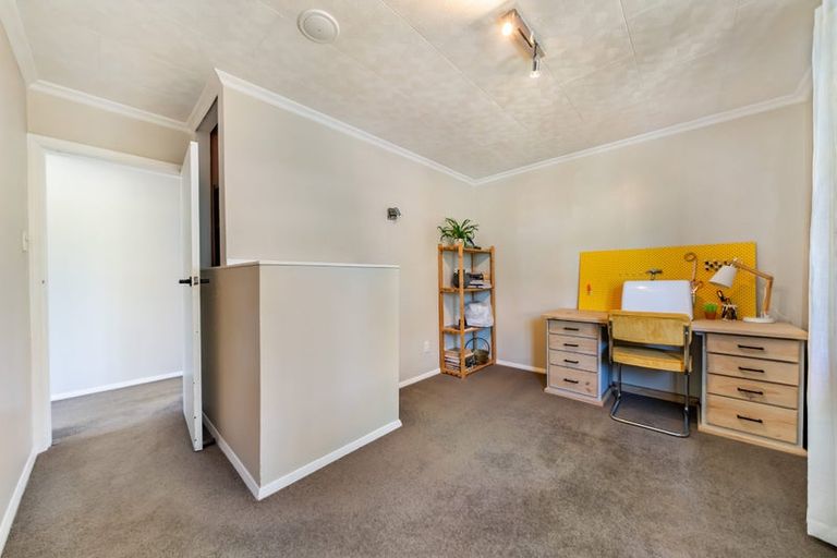 Photo of property in 42 Taylor Terrace, Tawa, Wellington, 5028