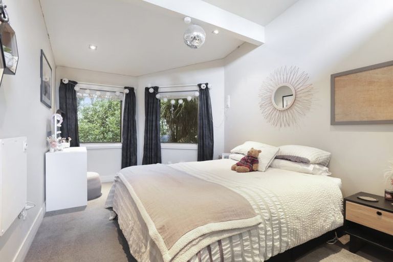 Photo of property in 535 Scenic Drive, Waiatarua, Auckland, 0612