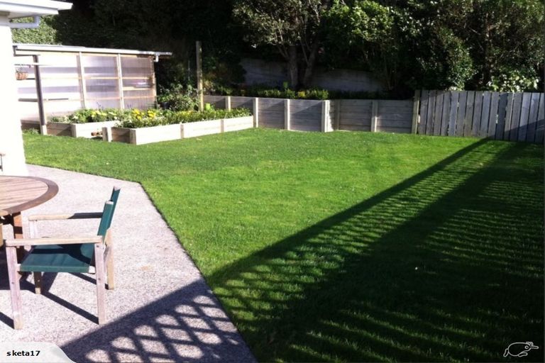 Photo of property in 58 Nicholson Road, Khandallah, Wellington, 6035