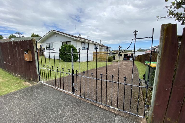 Photo of property in 143 Aviemore Drive, Highland Park, Auckland, 2010
