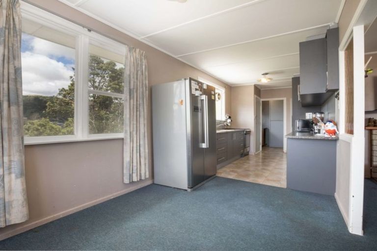 Photo of property in 124 Driver Crescent, Cannons Creek, Porirua, 5024