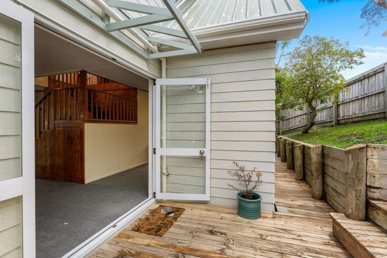 Photo of property in 2/56 Lavery Place, Sunnynook, Auckland, 0632