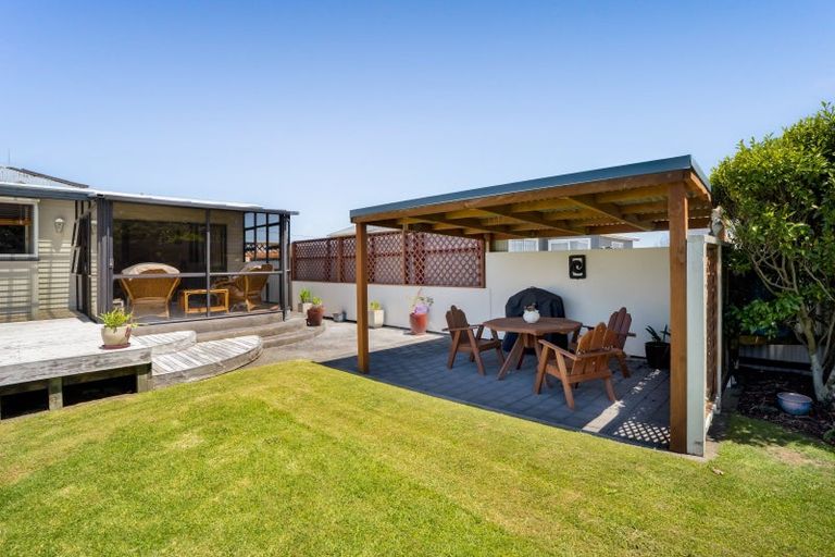 Photo of property in 53 Domett Street, Opunake, 4616